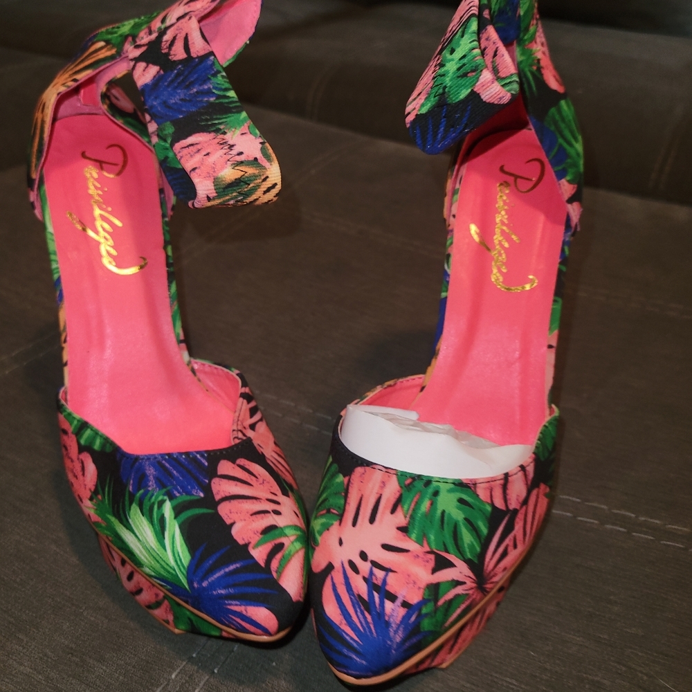 Privileged size 11 in multicolored